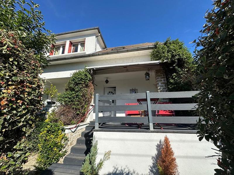 Maison - 200 m² - 8 pièces