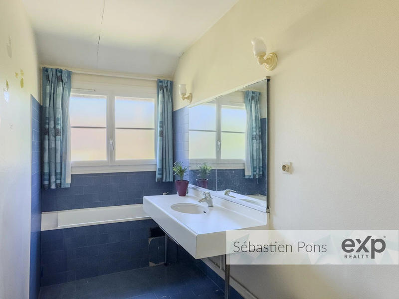 Maison - 230 m² - 8 pièces