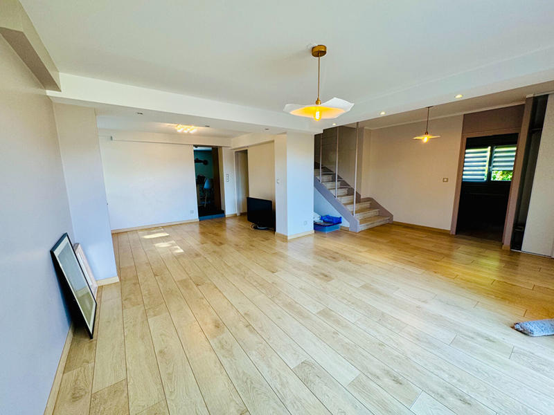 Maison - 165 m² - 9 pièces