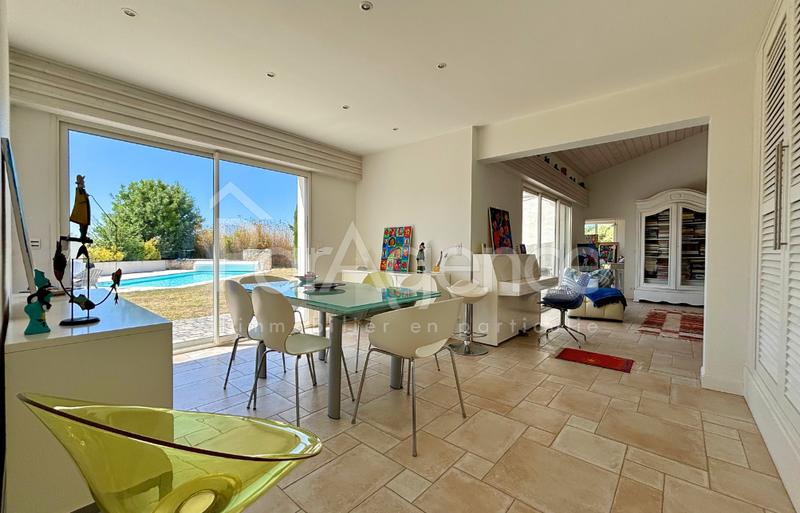 Maison - 204 m² - 5 pièces