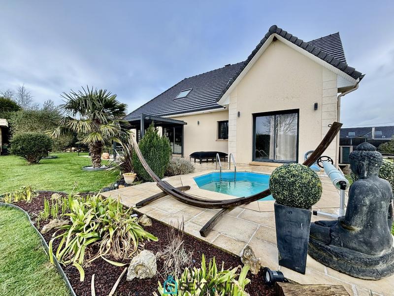 Maison - 220 m² - 9 pièces