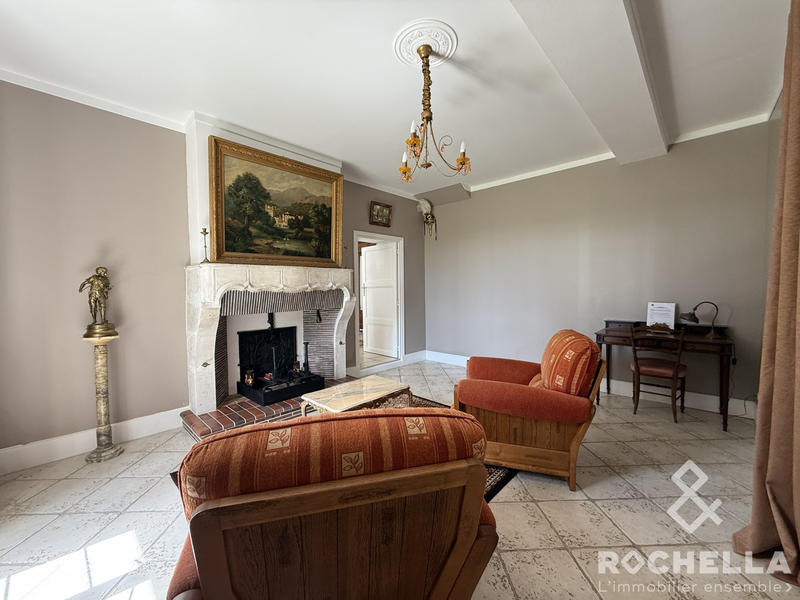 Maison ancienne - 305 m² - 11 pièces