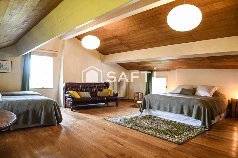Propriété - 432 m² - 8 pièces