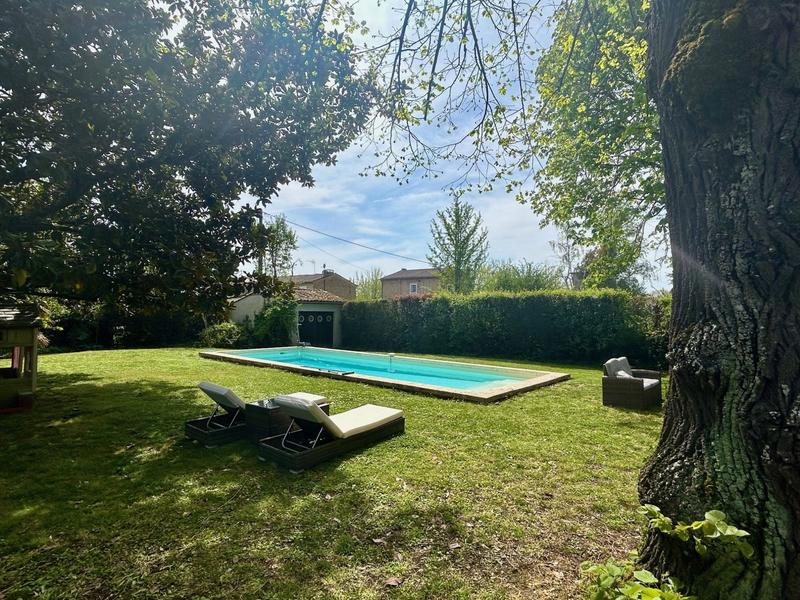 Maison - 215 m² - 7 pièces