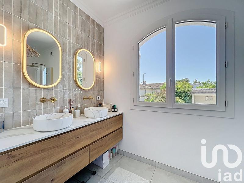 Maison - 250 m² - 10 pièces