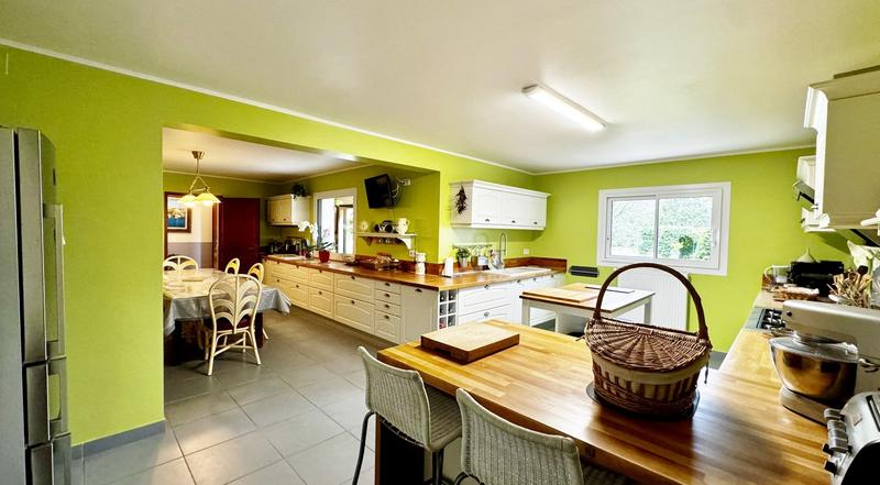 Maison - 348 m² - 11 pièces