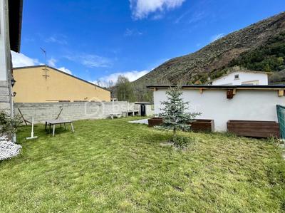 Maison - 180 m² - 9 pièces