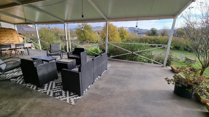 Maison - 235 m² - 8 pièces