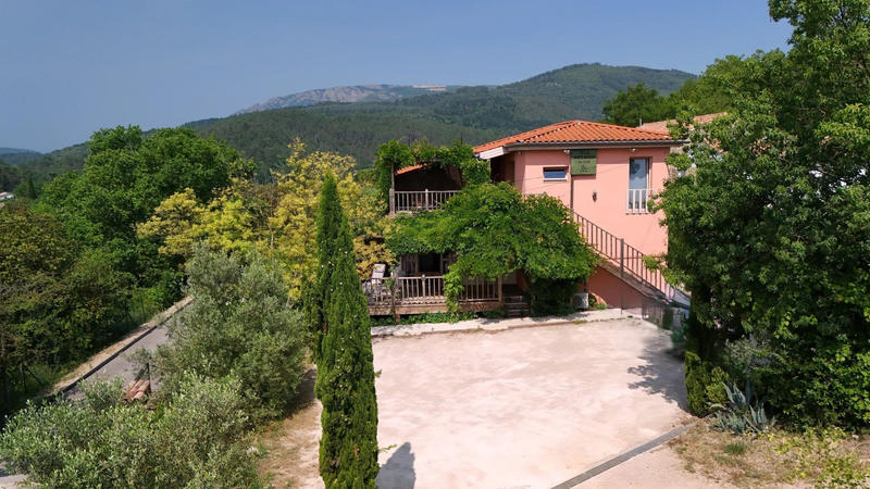 Villa - 167 m² - 9 pièces