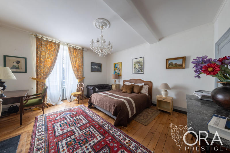 Maison ancienne - 430 m² - 17 pièces