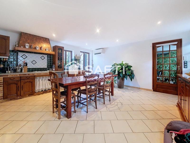 Maison - 151 m² - 6 pièces