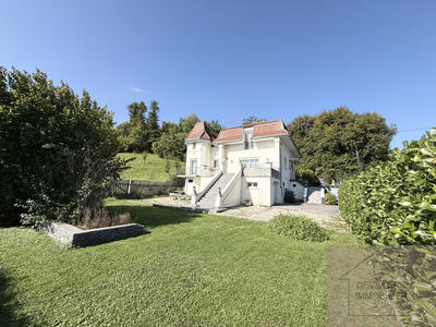 Maison - 220 m² - 5 pièces
