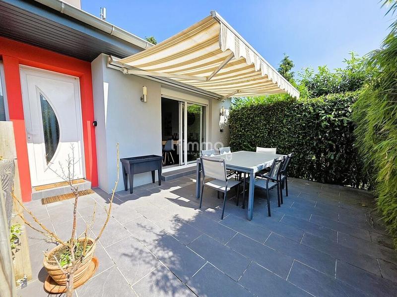 Maison - 204 m² - 11 pièces