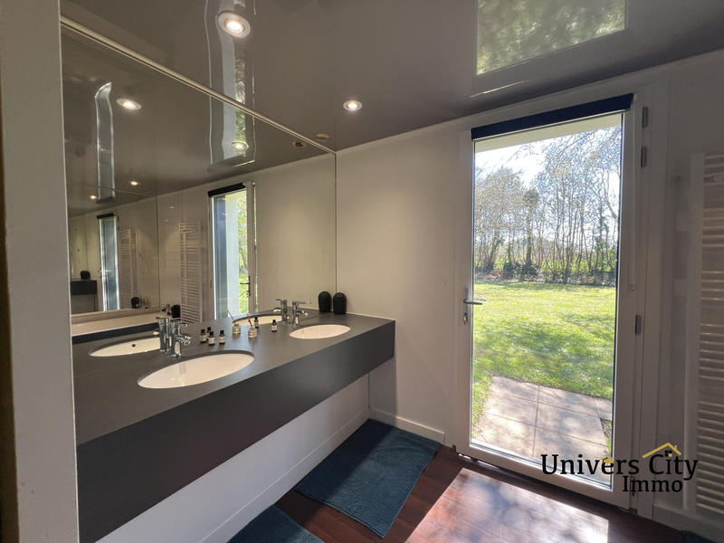 Villa - 247 m² - 10 pièces