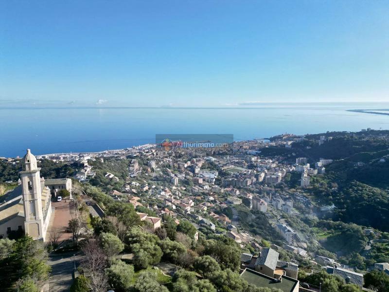 Maison - 195 m² - 5 pièces