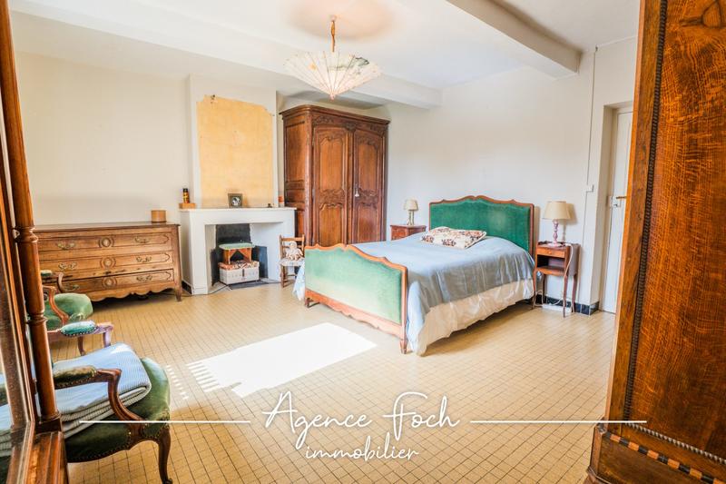 Maison - 202 m² - 5 pièces