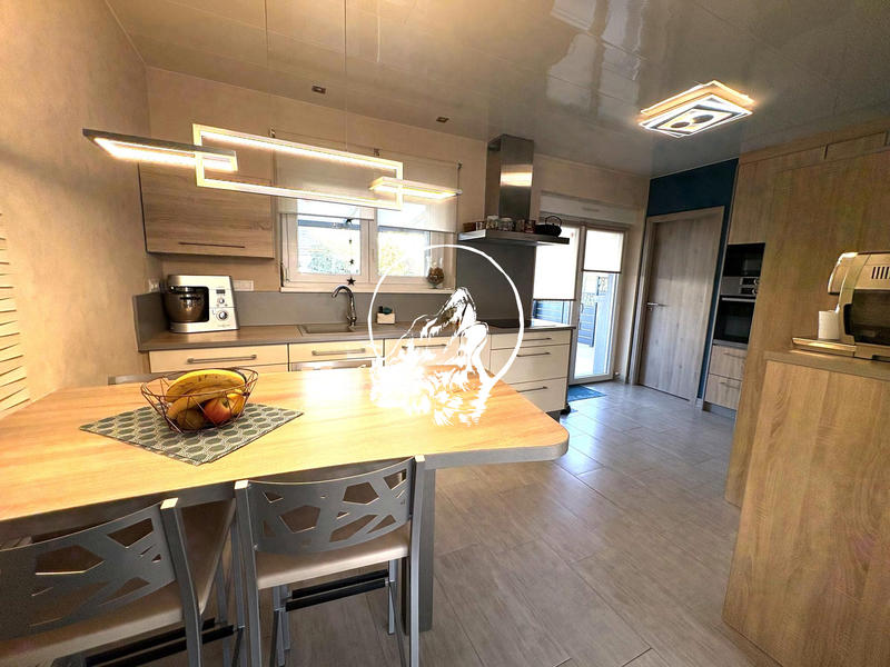 Maison - 137 m² - 6 pièces