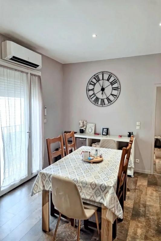 Maison - 305 m² - 9 pièces