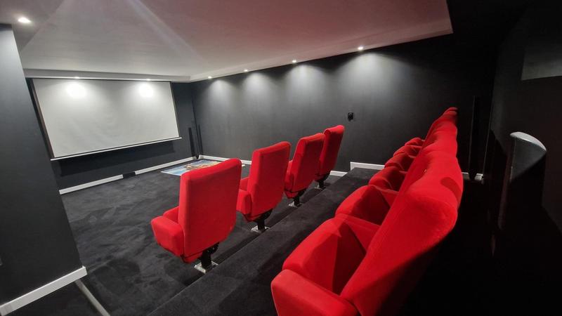 Maison contemporaine - 370 m² - 8 pièces