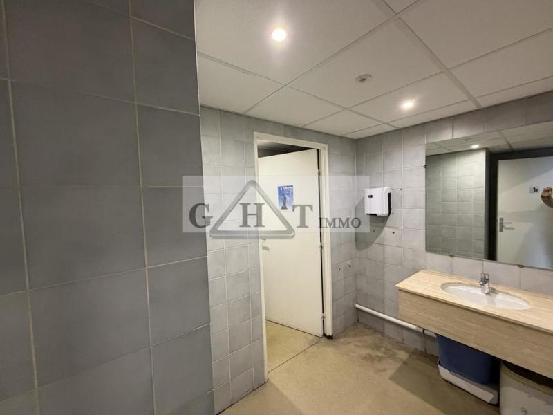 Local commercial - 731 m²