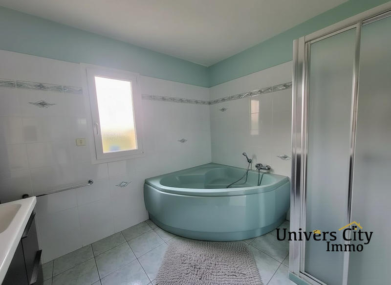 Maison - 178 m² - 8 pièces