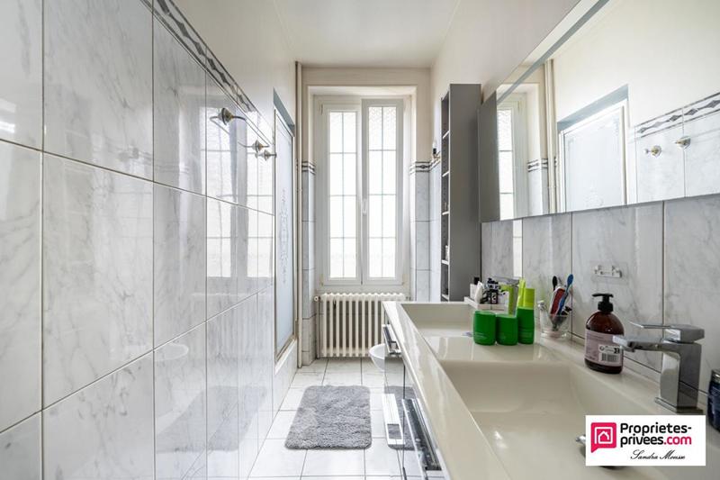 Maison - 236 m² - 7 pièces