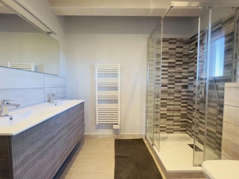 Maison - 281 m² - 12 pièces