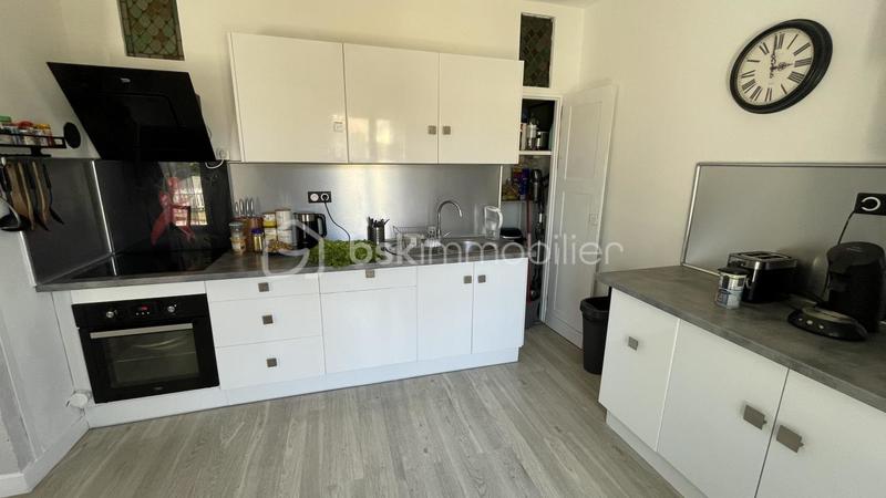 Maison traditionnelle - 235 m² - 11 pièces