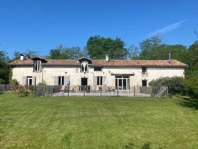 Maison - 280 m² - 8 pièces