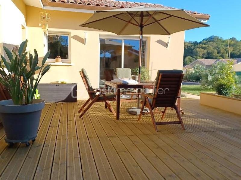 Maison - 90 m² - 4 pièces