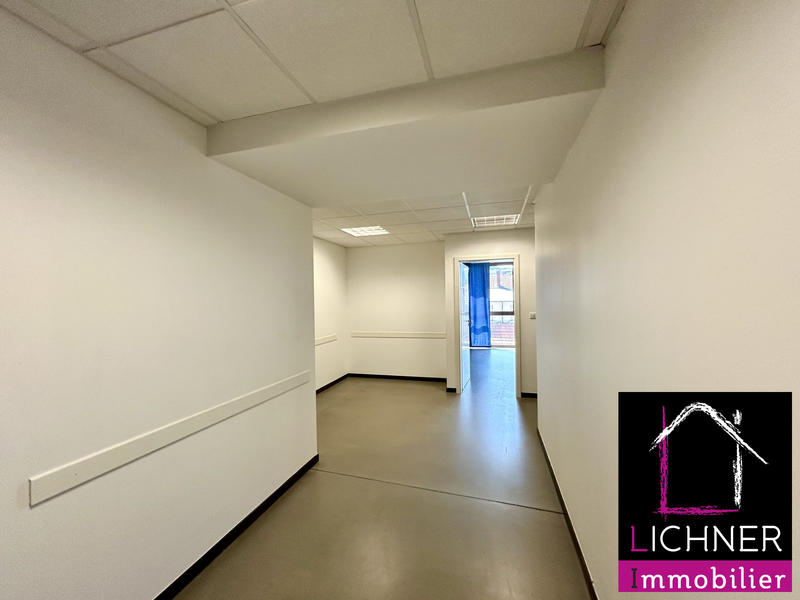 Local d'activités - 134 m² - 6 pièces