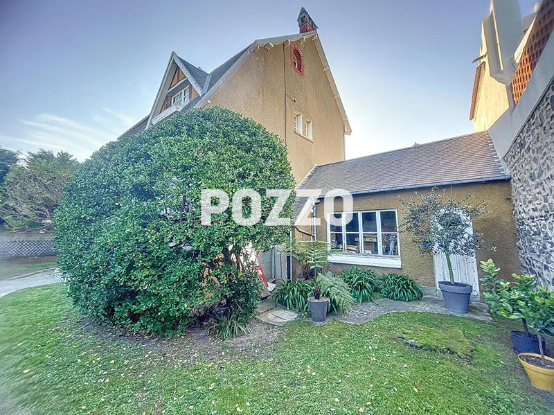 Maison - 239 m² - 9 pièces