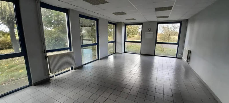 Entrepôt - 6 490 m²