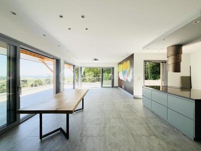 Villa - 224 m² - 6 pièces