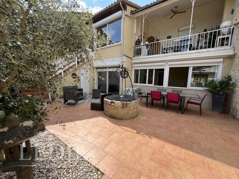 Maison de ville - 273 m² - 6 pièces