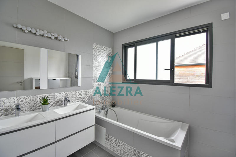 Maison - 181 m² - 7 pièces