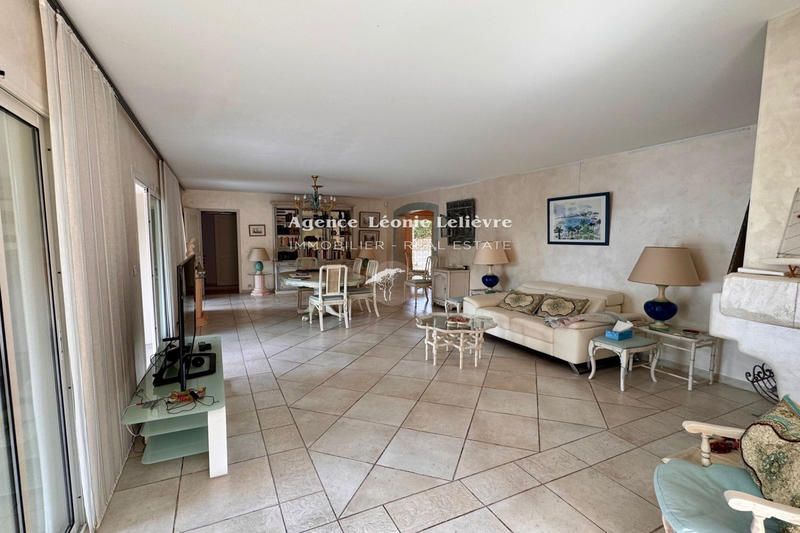 Maison - 209 m² - 8 pièces