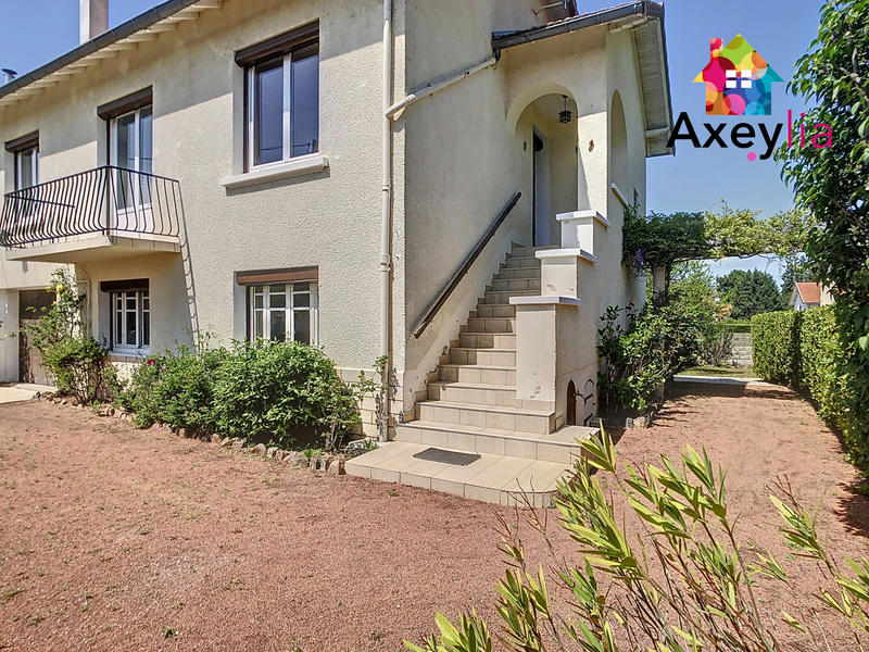 Maison - 94 m² - 8 pièces