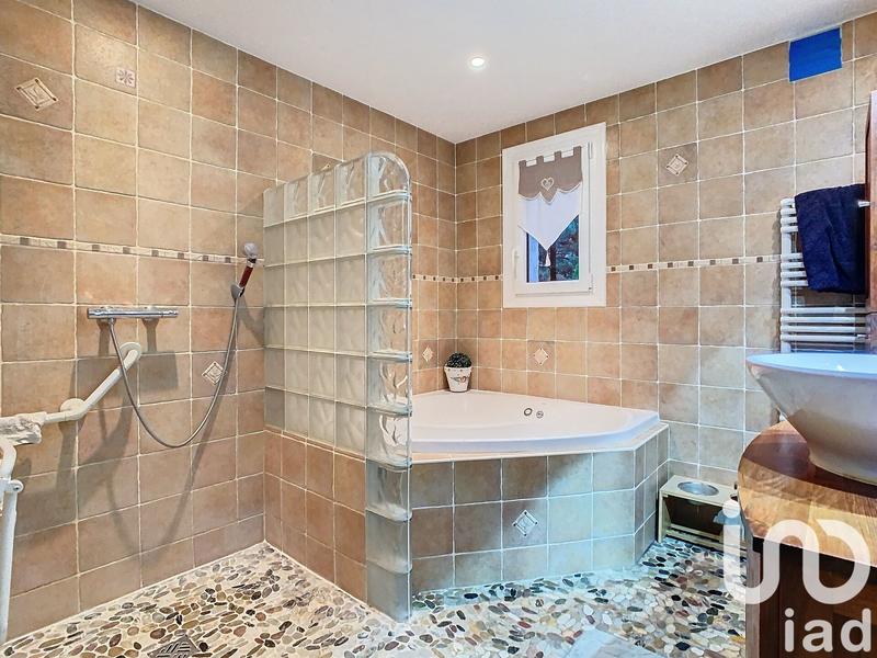 Maison - 181 m² - 8 pièces