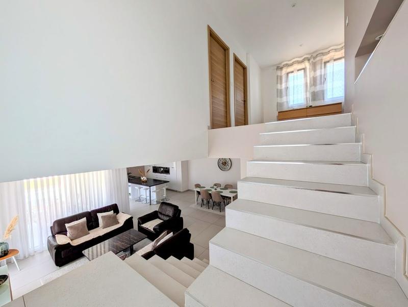 Maison - 180 m² - 6 pièces