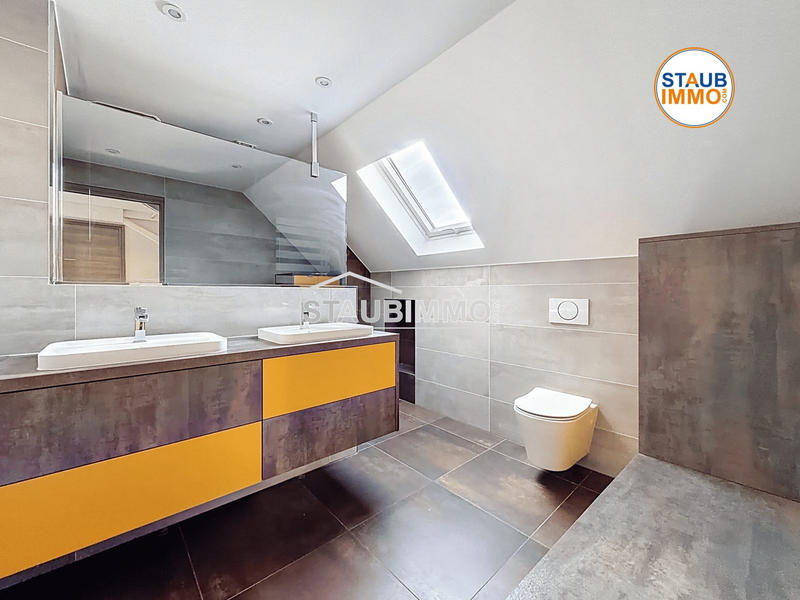 Maison - 95 m² - 5 pièces