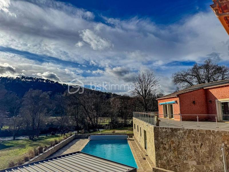 Demeure - 570 m² - 14 pièces