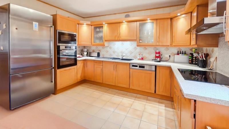 Appartement - 94 m² - 5 pièces