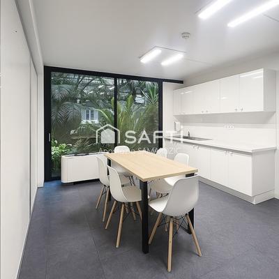 Bureau - 215 m² - 11 pièces