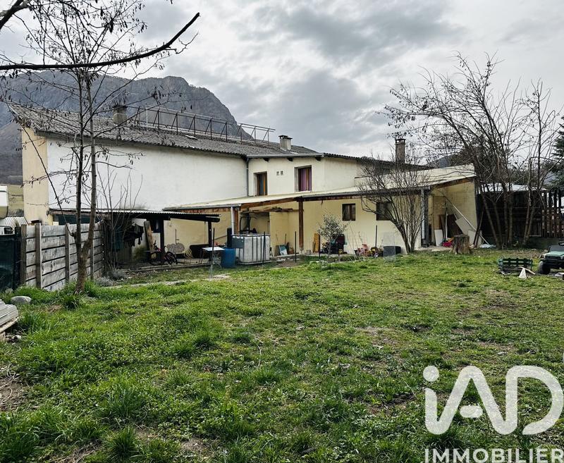 Maison - 179 m² - 9 pièces