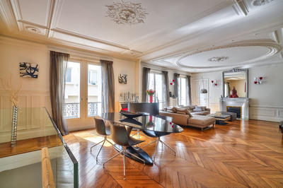 Appartement - 226 m² - 8 pièces