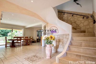 Maison - 210 m² - 5 pièces