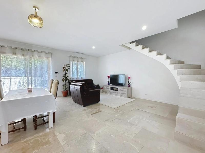 Maison - 93 m² - 4 pièces