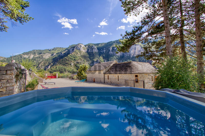 Propriété - 430 m² - 13 pièces