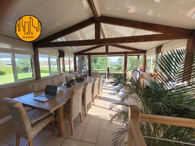 Maison - 215 m² - 8 pièces